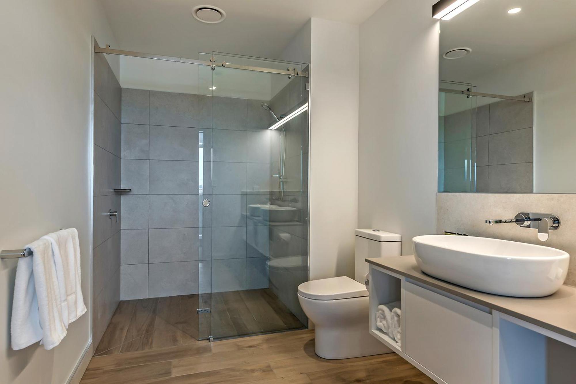 Готель Peppers Silo Лонсестон Екстер'єр фото A modern bathroom